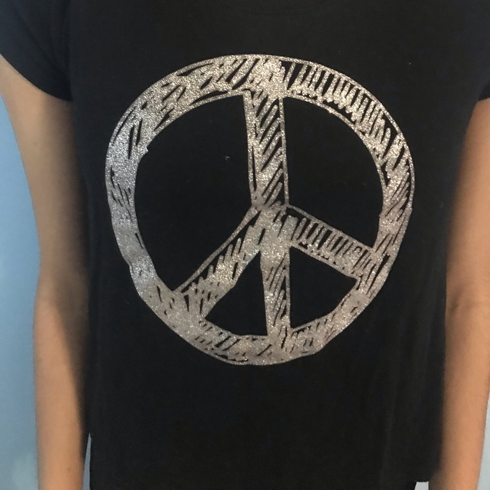 Black kids peace sign tee